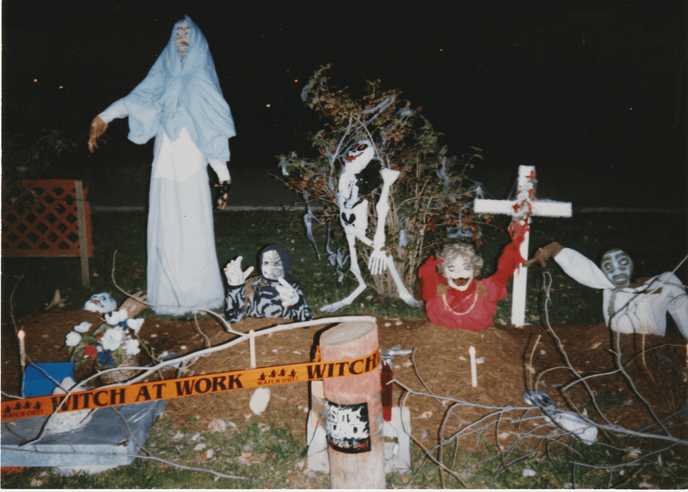 sylvia-taylor-yard-display-cemetery-op Sylvia Taylor Yard Display - Cemetery