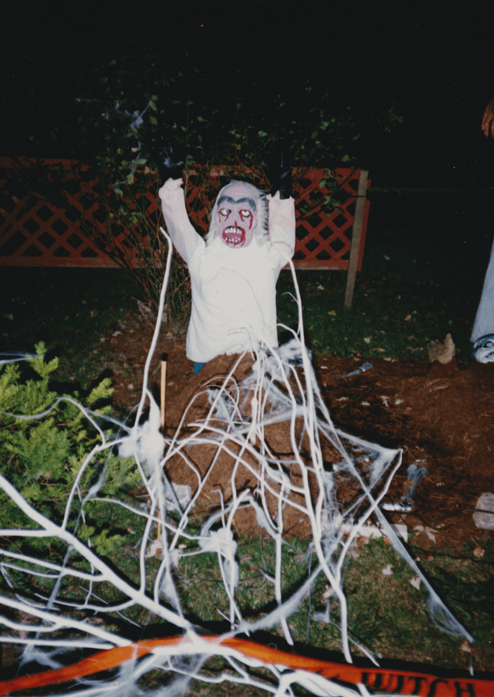 sylvia-taylor-yard-display-zombie-op Sylvia Taylor Yard Display - Zombie
